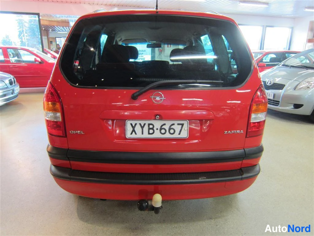 Punainen Opel Zafira 2000, takaa, kuva 5