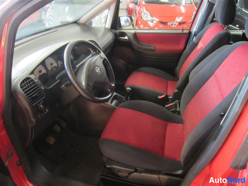 Punainen Opel Zafira 2000, ohjaamo, kuva 6