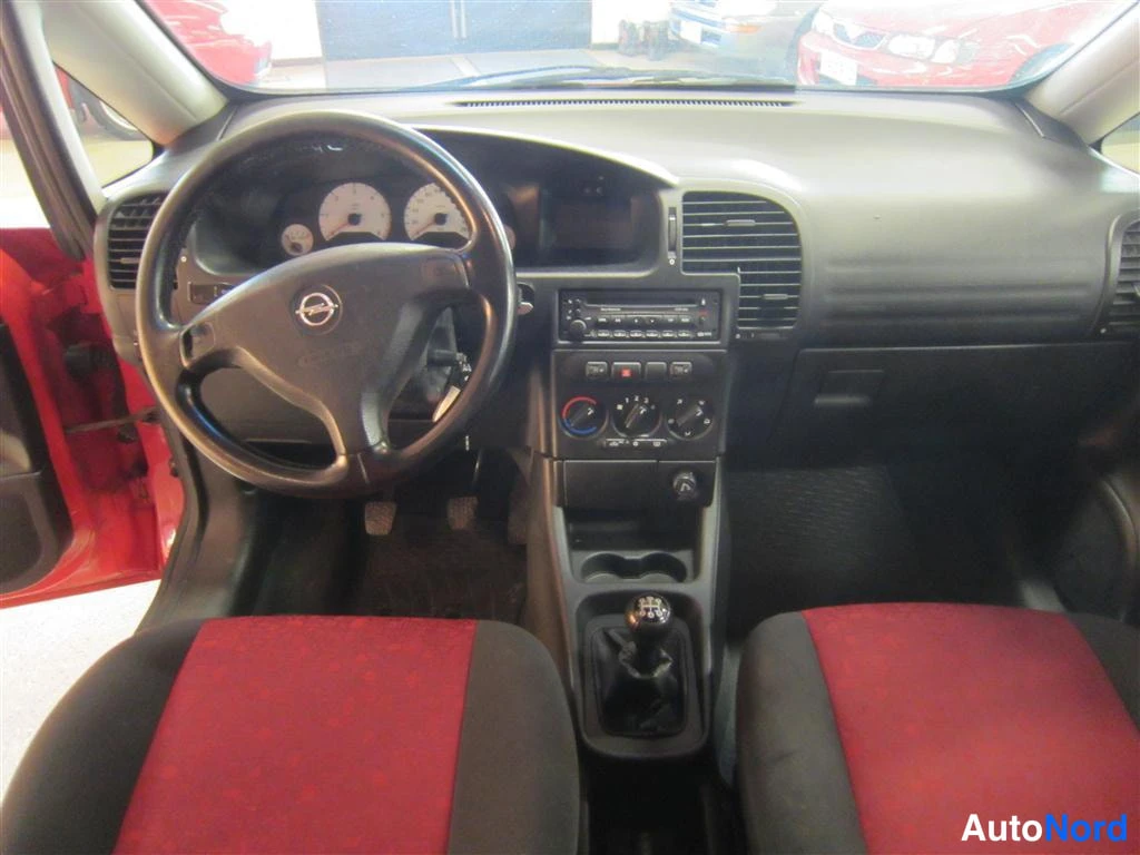 Punainen Opel Zafira 2000, ohjaamo, kuva 7