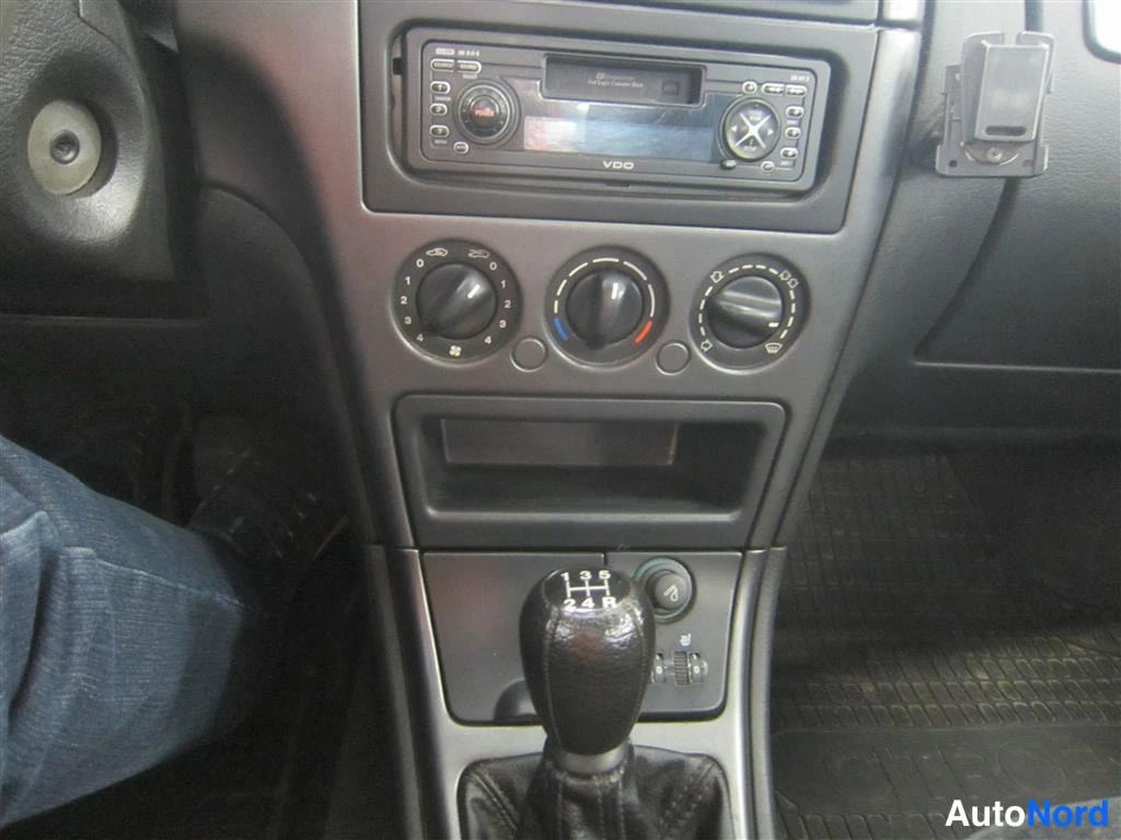 Harmaa Citroen Xsara 1998, yksityiskohta, kuva 17