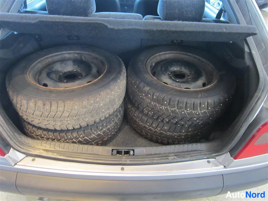 Harmaa Citroen Xsara 1998, tavaratila, kuva 14