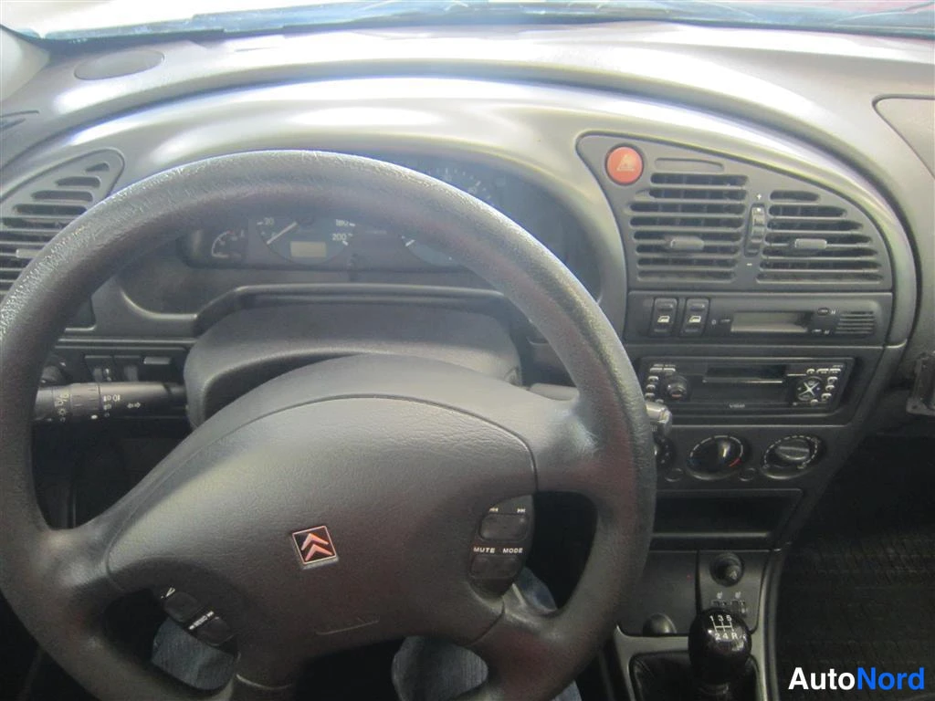 Harmaa Citroen Xsara 1998, ohjaamo, kuva 9