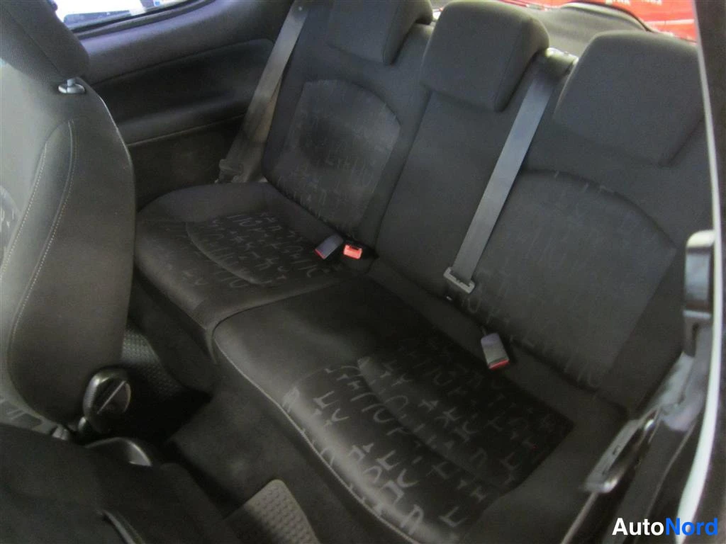 Punainen Peugeot 206 2001, takaistuimet, kuva 11