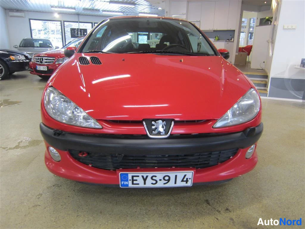 Punainen Peugeot 206 2001, edestä, kuva 3