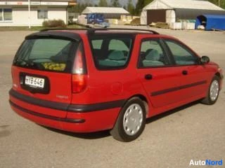 Punainen Renault Laguna 1999, takaviisto, kuva 3