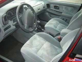 Punainen Renault Laguna 1999, ohjaamo, kuva 5