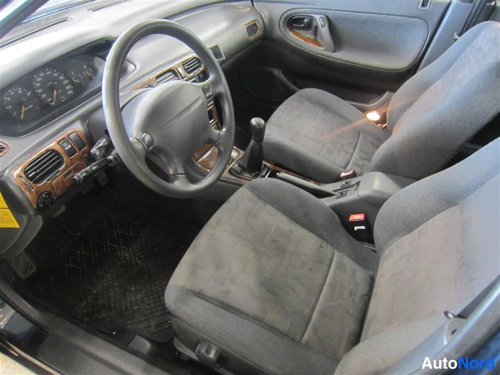 Vihreä Mazda 626 1997, etuistuimet, kuva 8