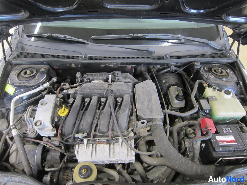 Sininen Renault Laguna 1999, moottoritila, kuva 11