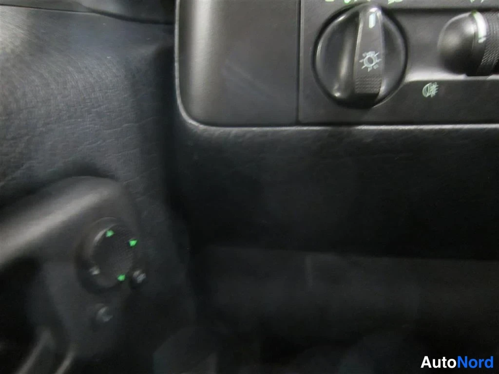 Sininen Volkswagen Golf 1994, yksityiskohta, kuva 18