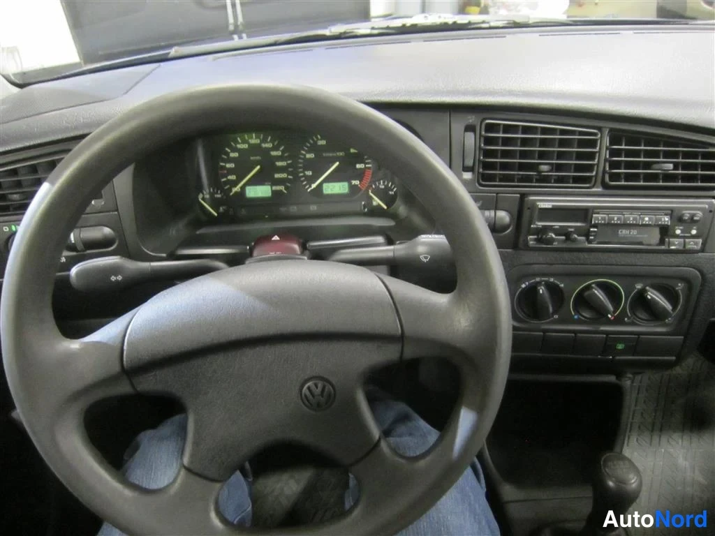 Sininen Volkswagen Golf 1994, ohjaamo, kuva 10
