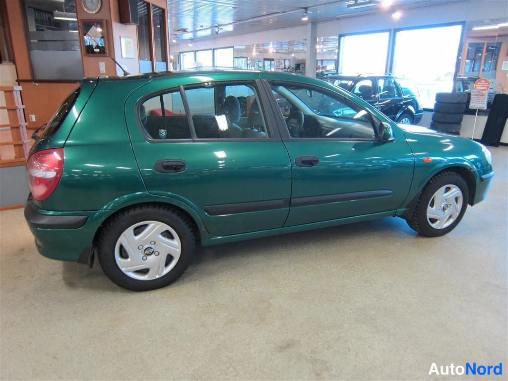 Vihreä Nissan Almera 2001, takaviisto, kuva 4