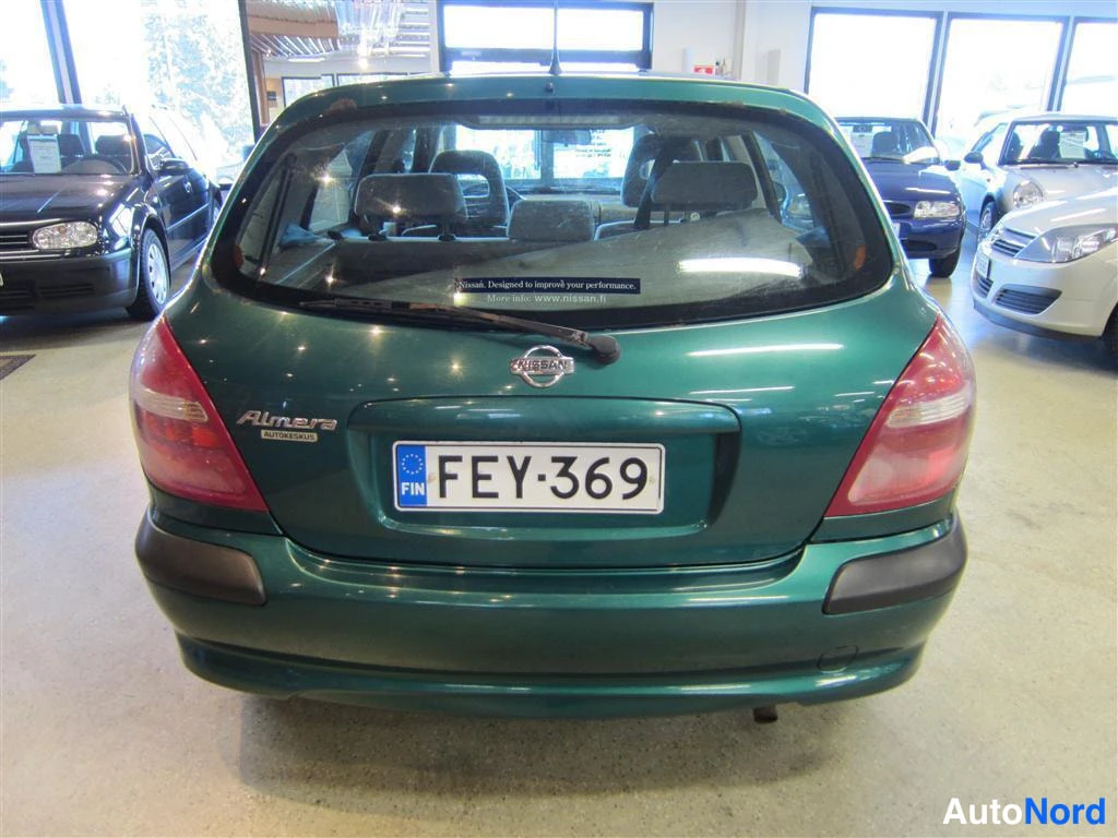 Vihreä Nissan Almera 2001, takaa, kuva 5