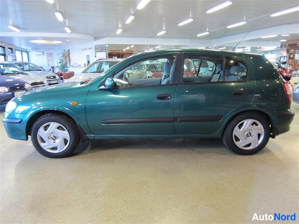 Vihreä Nissan Almera 2001, sivulta, kuva 3
