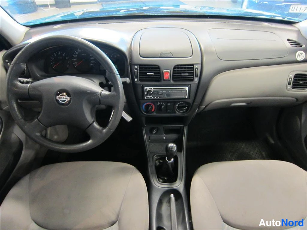 Vihreä Nissan Almera 2001, ohjaamo, kuva 7