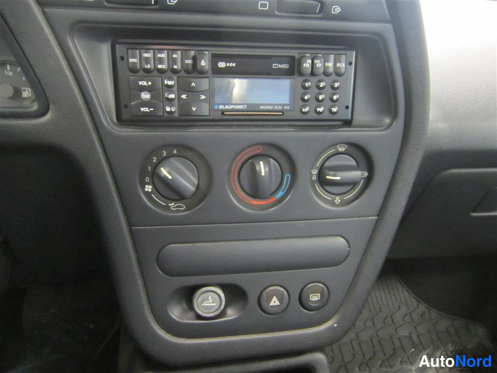 Vihreä Peugeot 306 1997, yksityiskohta, kuva 16