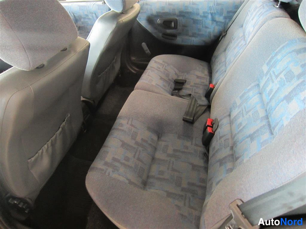 Vihreä Peugeot 306 1997, takaistuimet, kuva 11