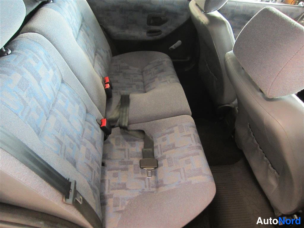 Vihreä Peugeot 306 1997, takaistuimet, kuva 12