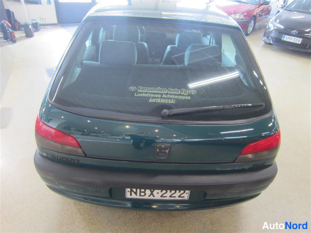 Vihreä Peugeot 306 1997, takaa, kuva 8