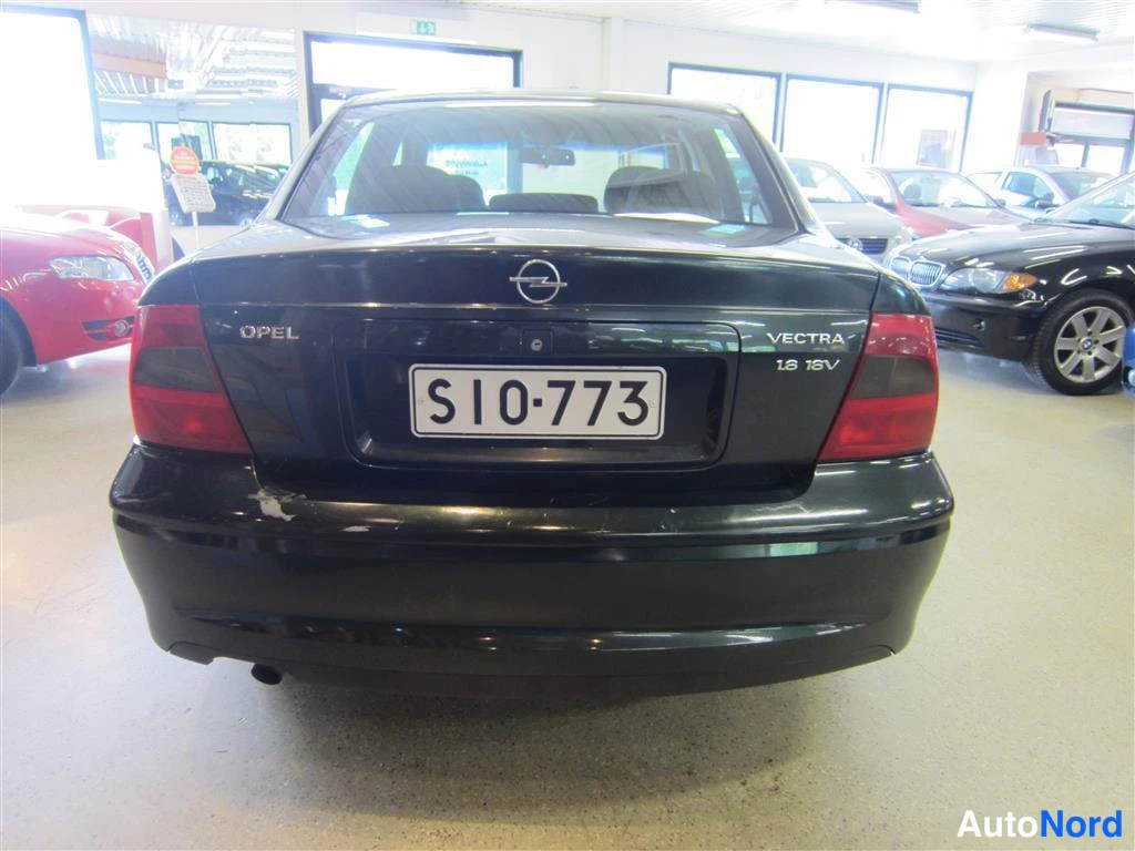 Vihreä Opel Vectra 1999, takaa, kuva 5