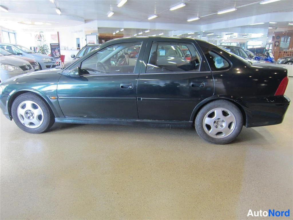 Vihreä Opel Vectra 1999, takaviisto, kuva 4