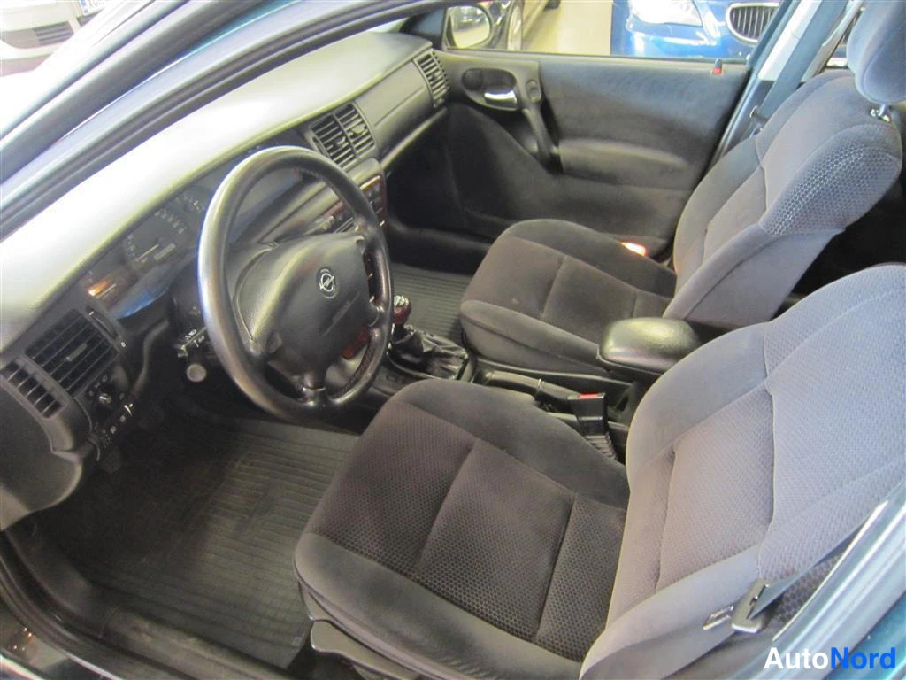 Vihreä Opel Vectra 1999, etuistuimet, kuva 7