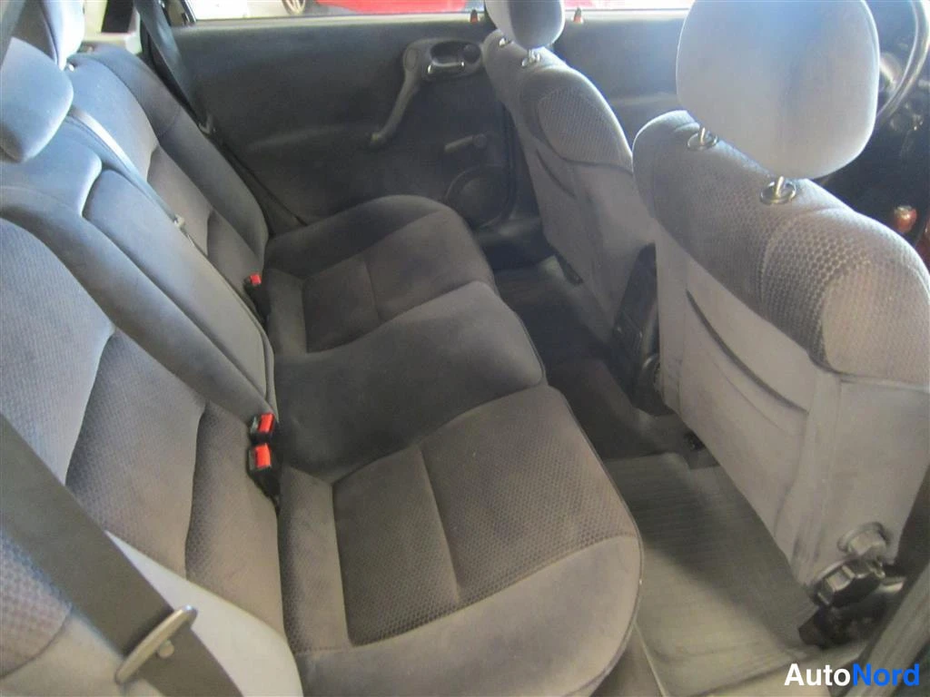 Vihreä Opel Vectra 1999, takaistuimet, kuva 10