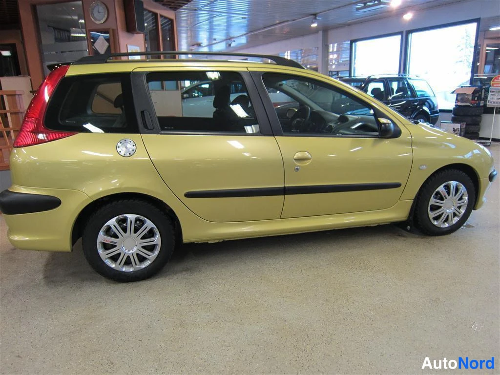 Keltainen Peugeot 206 2002, takaviisto, kuva 4