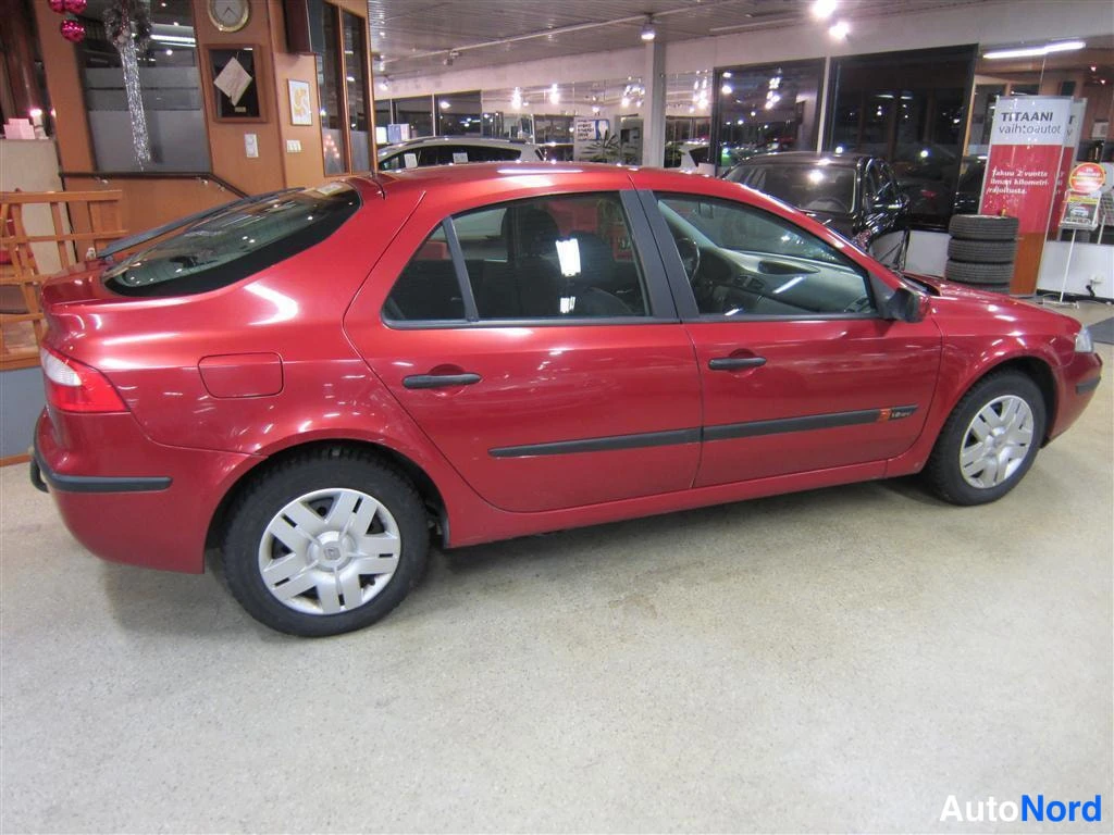 Punainen Renault Laguna 2001, takaviisto, kuva 4