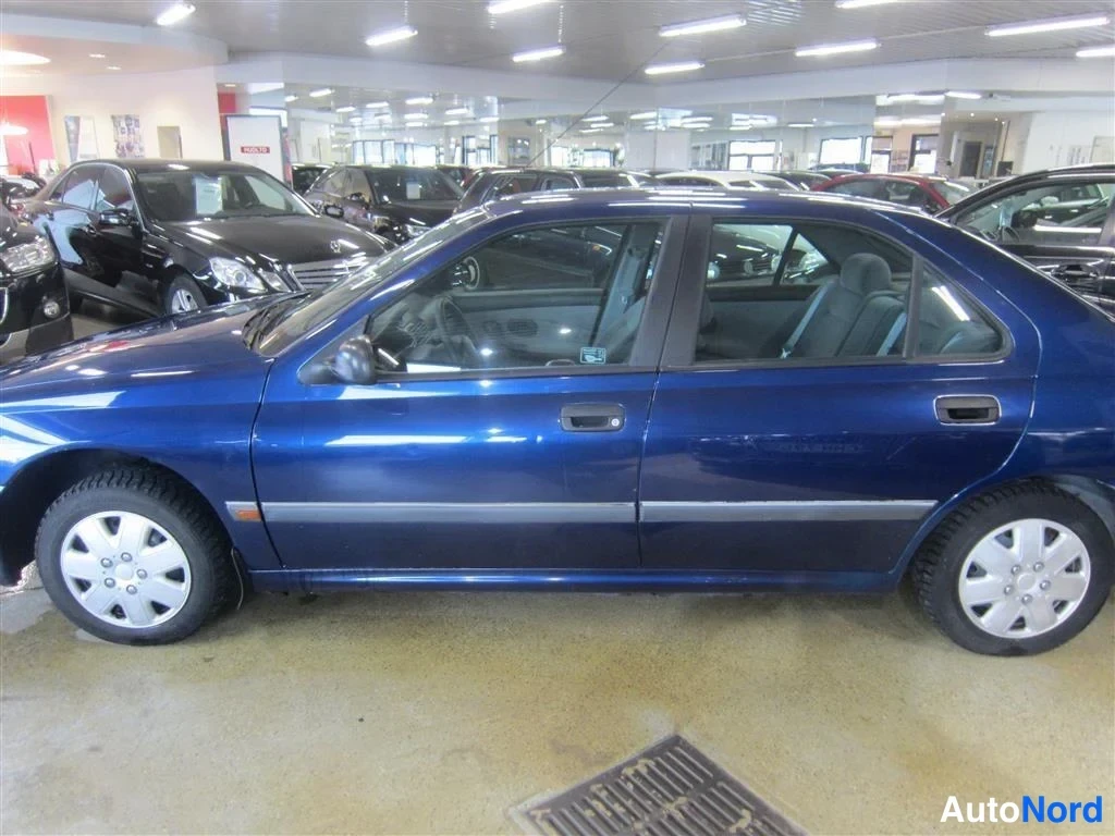 Sininen Peugeot 406 1997, sivulta, kuva 4