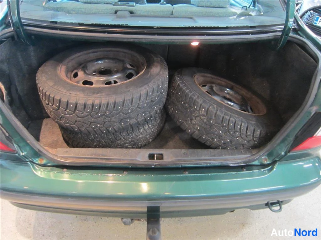 Vihreä Nissan Almera 1999, tavaratila, kuva 24