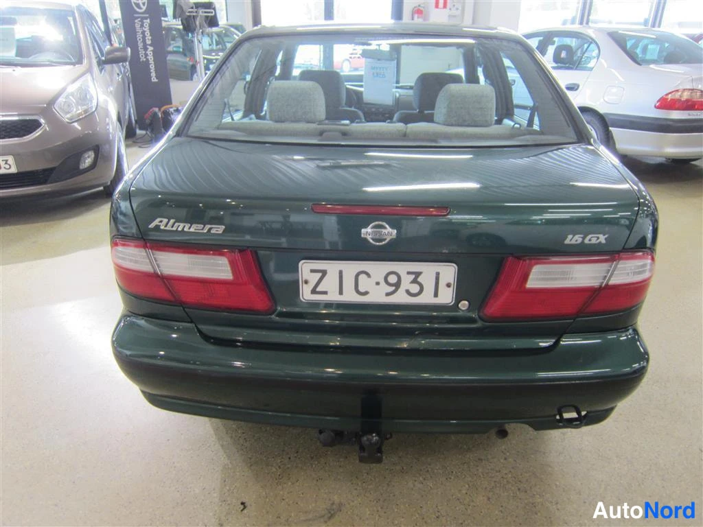 Vihreä Nissan Almera 1999, takaa, kuva 15