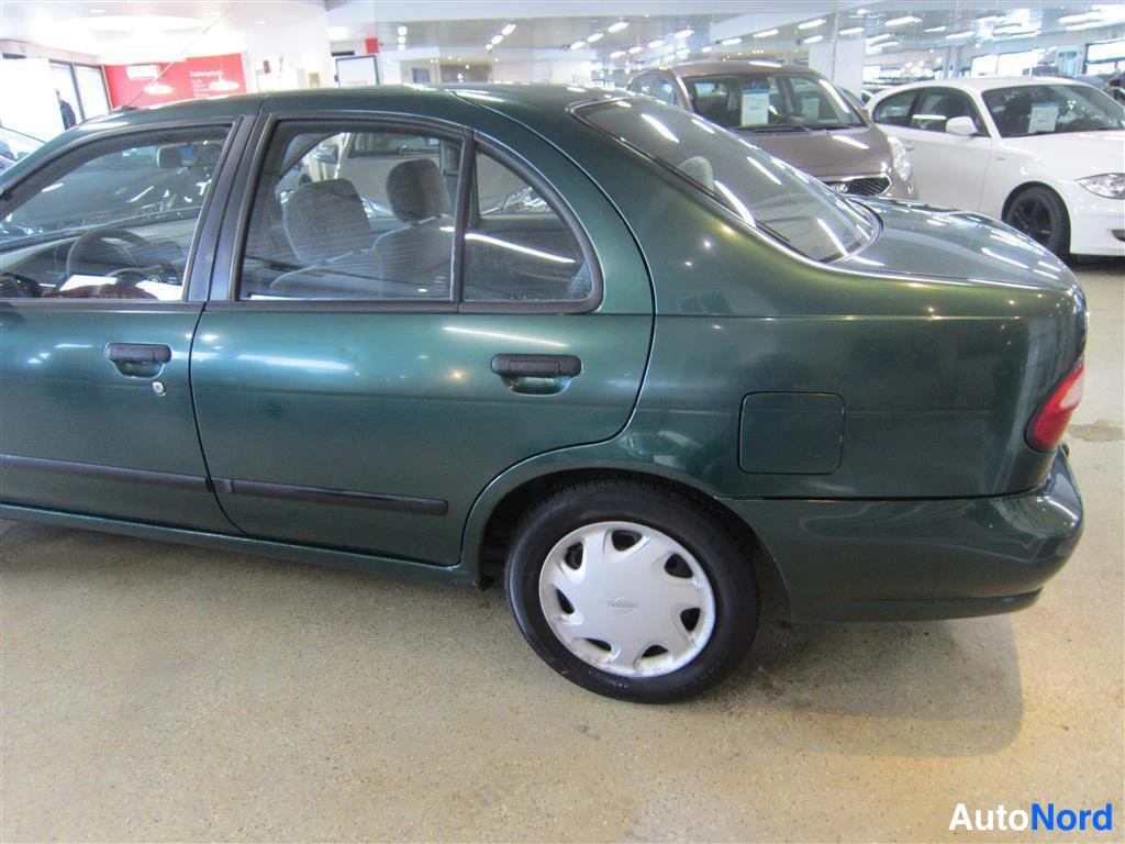 Vihreä Nissan Almera 1999, takaviisto, kuva 14