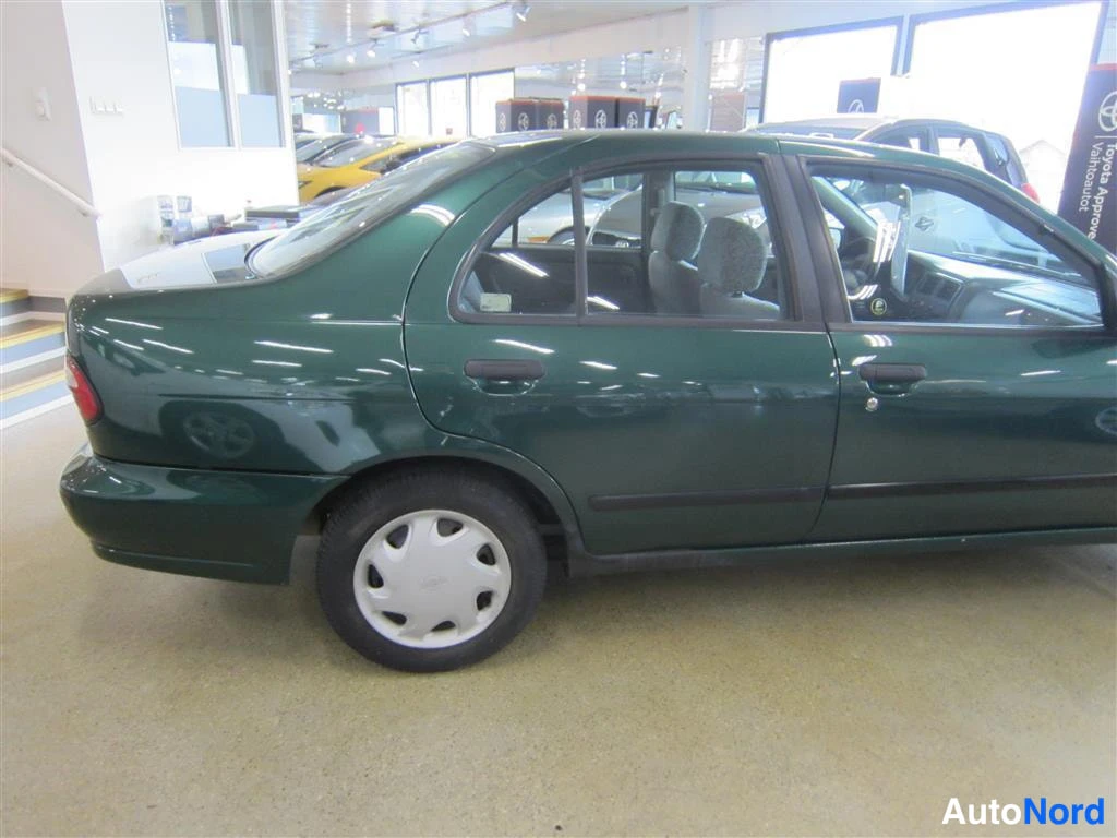 Vihreä Nissan Almera 1999, takaviisto, kuva 13