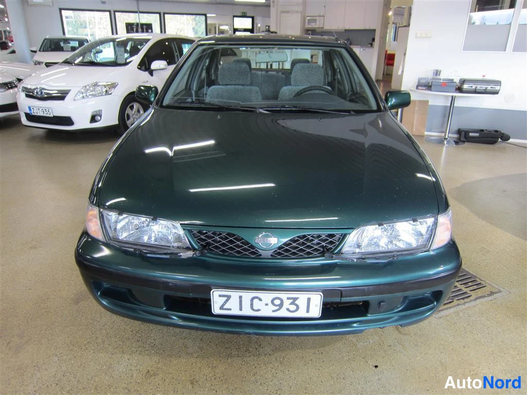 Vihreä Nissan Almera 1999, edestä, kuva 6