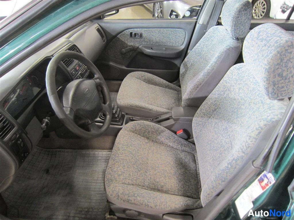 Vihreä Nissan Almera 1999, ohjaamo, kuva 18