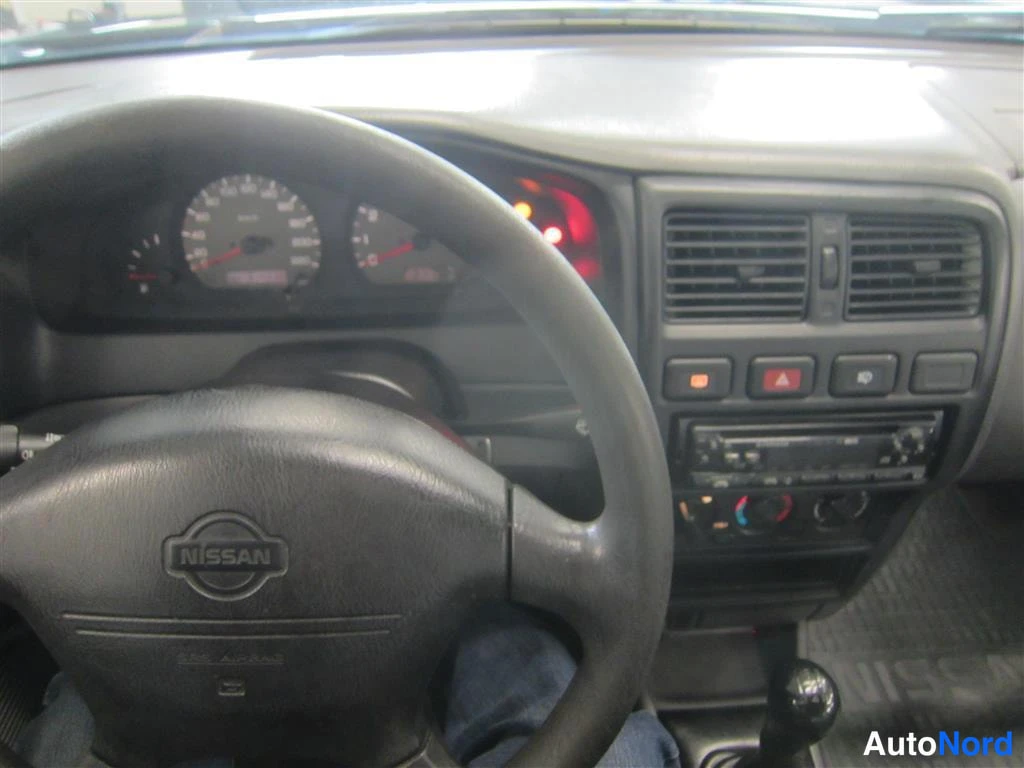 Vihreä Nissan Almera 1999, ohjaamo, kuva 19