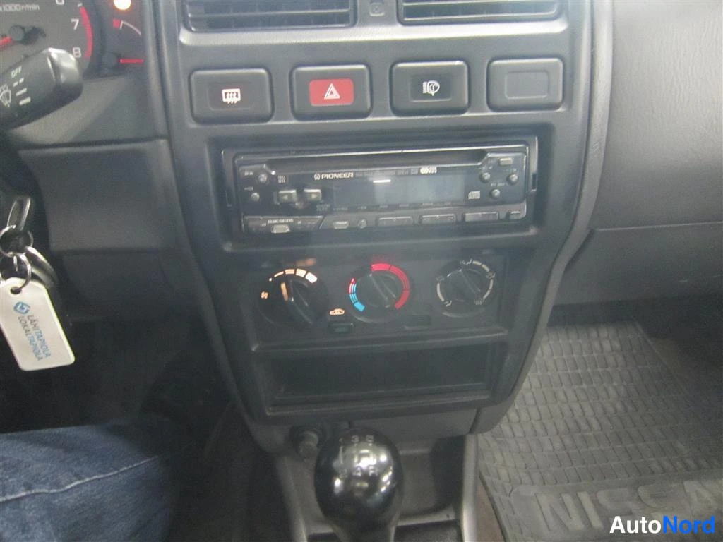 Vihreä Nissan Almera 1999, yksityiskohta, kuva 30