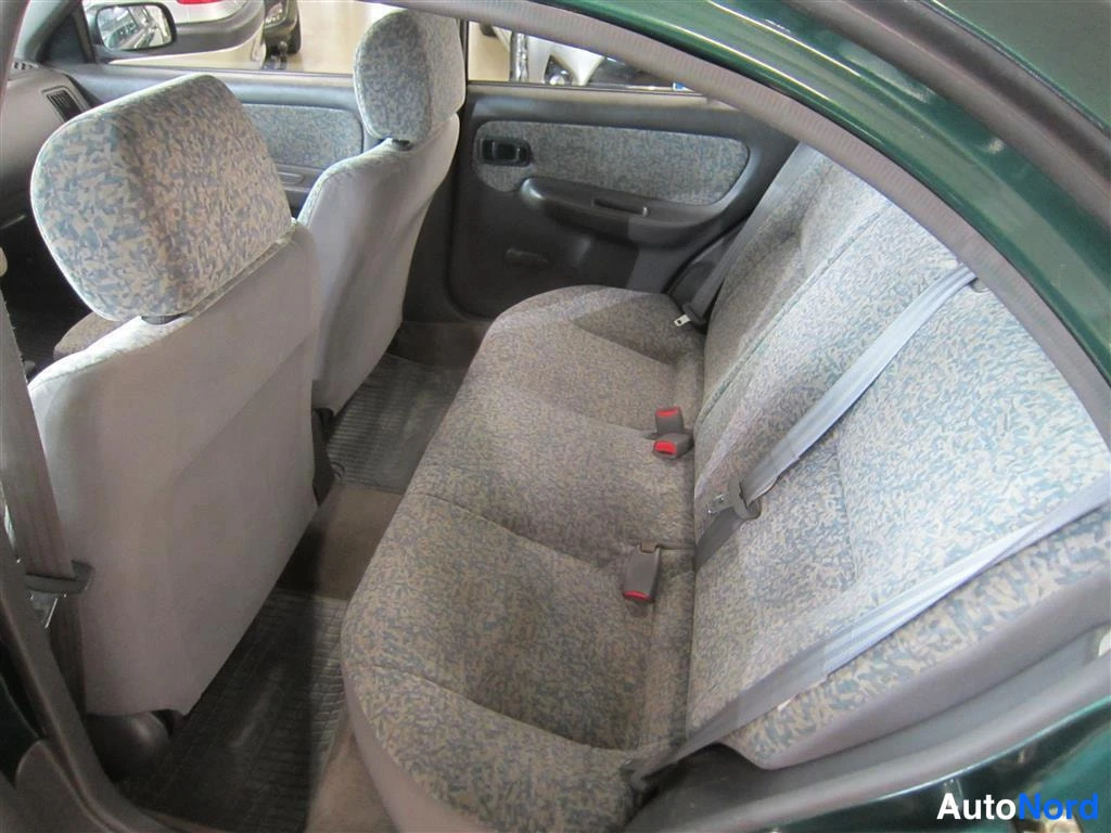Vihreä Nissan Almera 1999, takaistuimet, kuva 23