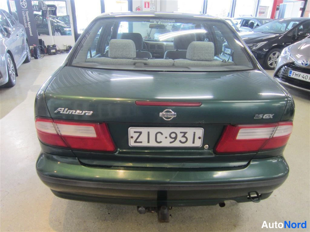 Vihreä Nissan Almera 1999, takaa, kuva 16