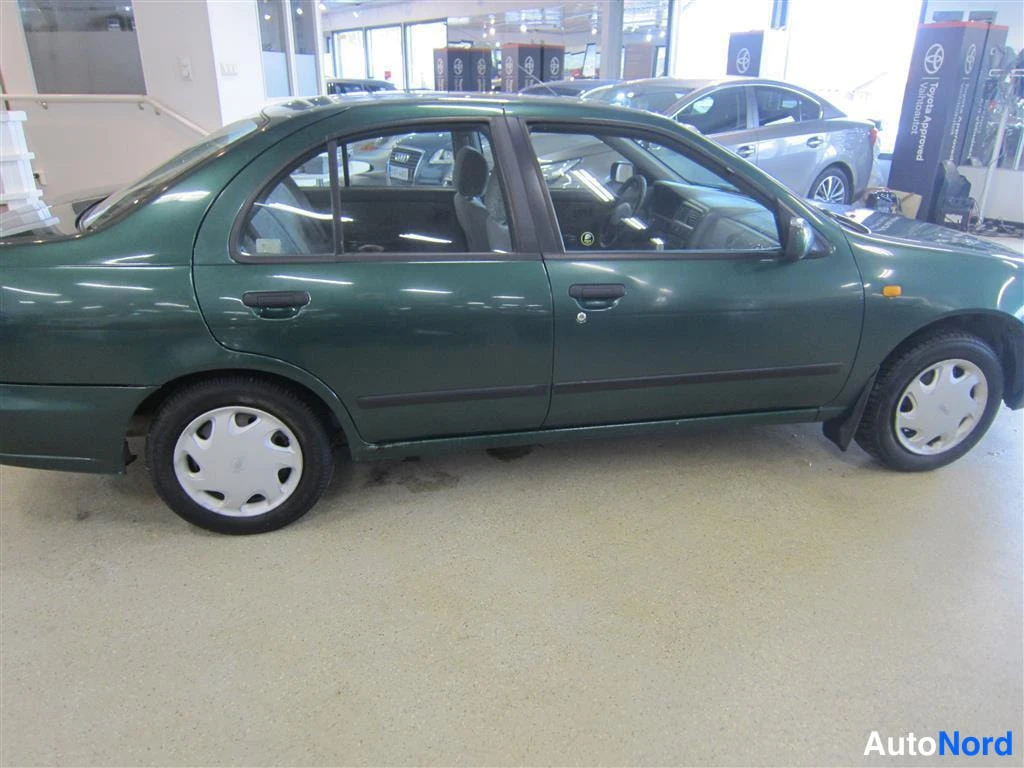 Vihreä Nissan Almera 1999, sivulta, kuva 7