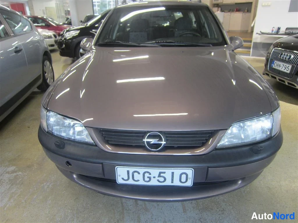 Beige Opel Vectra 1998, edestä, kuva 3