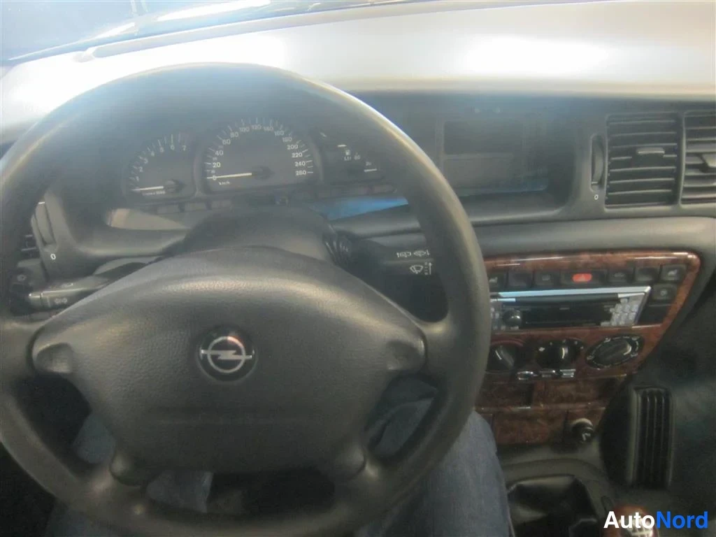 Beige Opel Vectra 1998, ohjaamo, kuva 9