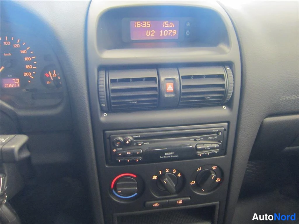 Valkoinen Opel Astra 1999, yksityiskohta, kuva 16
