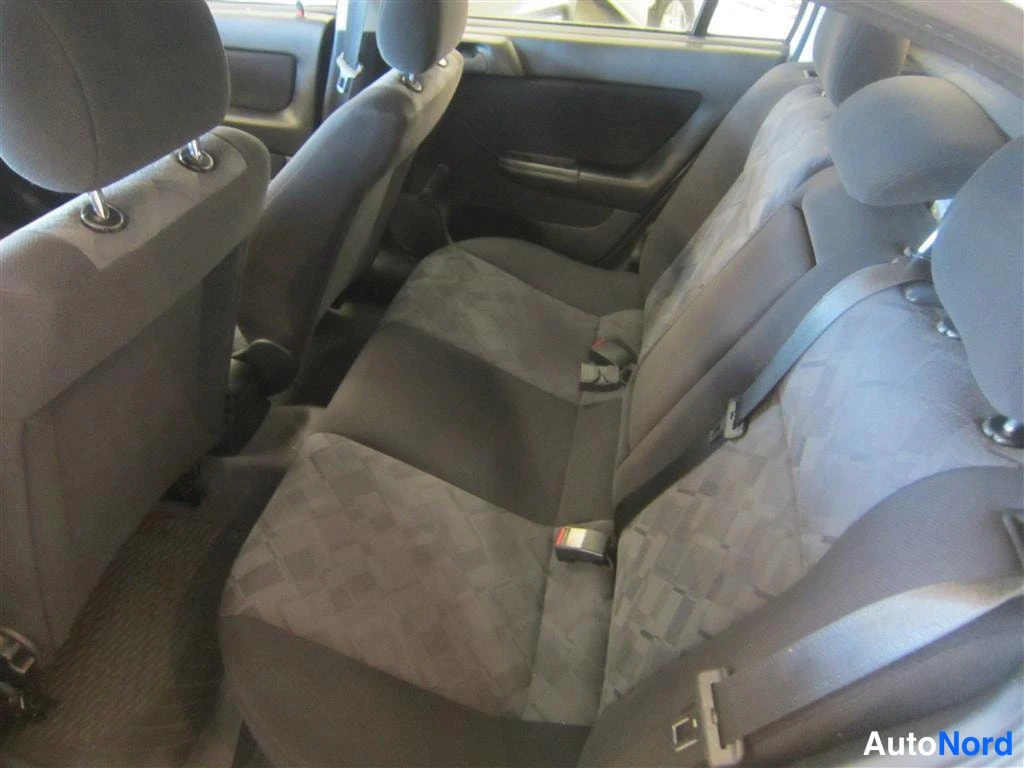Valkoinen Opel Astra 1999, takaistuimet, kuva 11