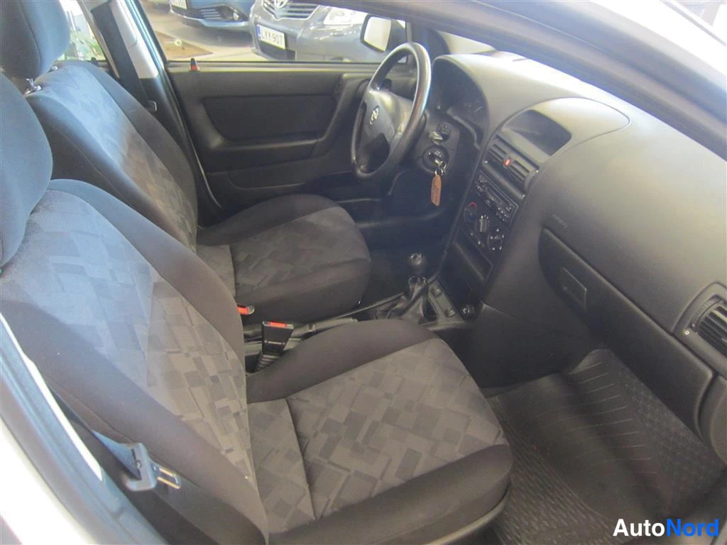 Valkoinen Opel Astra 1999, ohjaamo, kuva 10