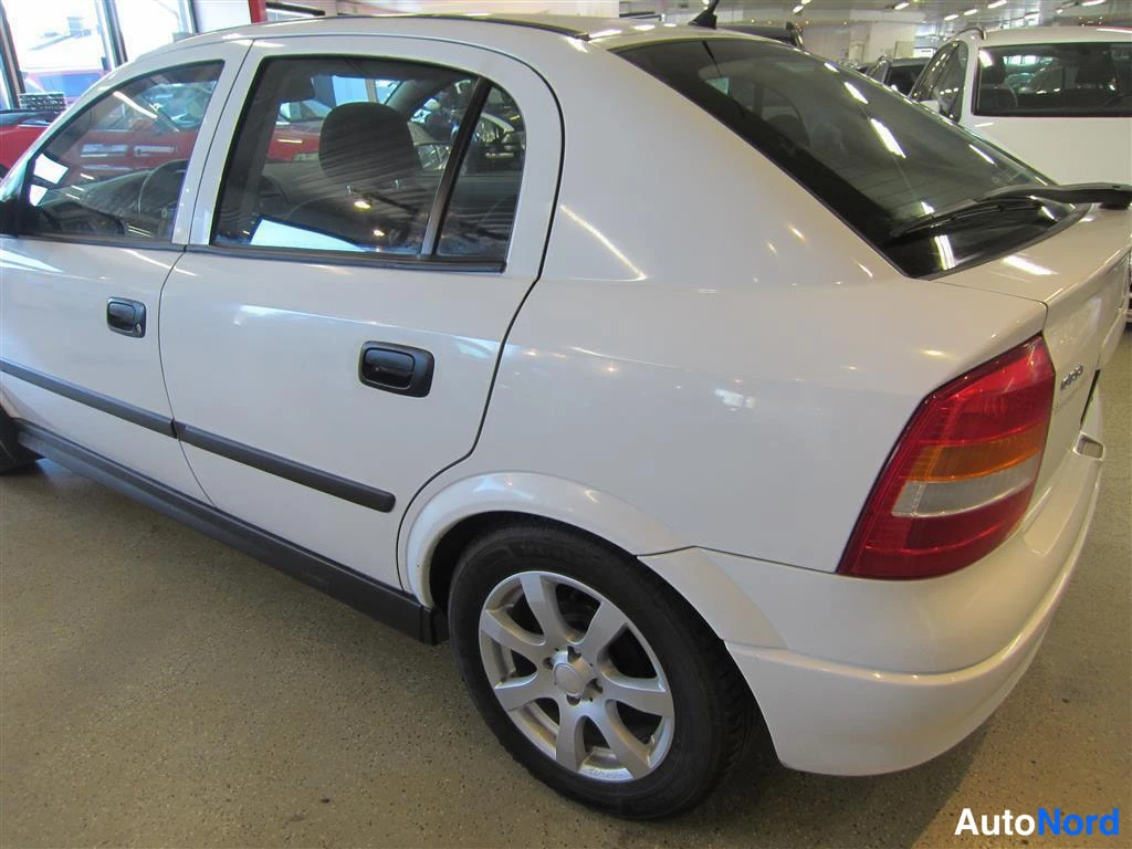 Valkoinen Opel Astra 1999, takaviisto, kuva 6