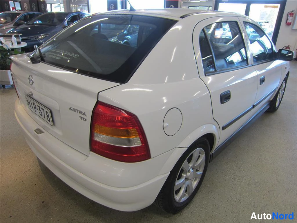 Valkoinen Opel Astra 1999, takaviisto, kuva 7