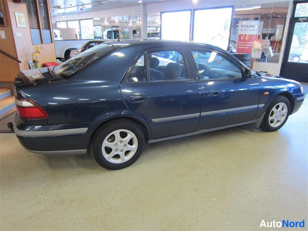 Sininen Mazda 626 1998, takaviisto, kuva 4