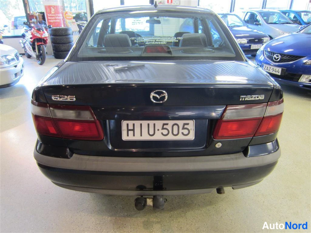 Sininen Mazda 626 1998, takaa, kuva 5