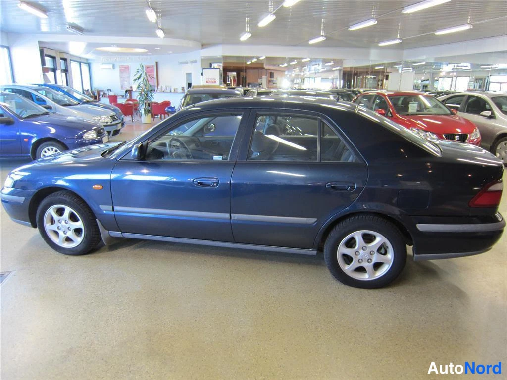Sininen Mazda 626 1998, etuviisto, keula vasemmalle, kuva 2